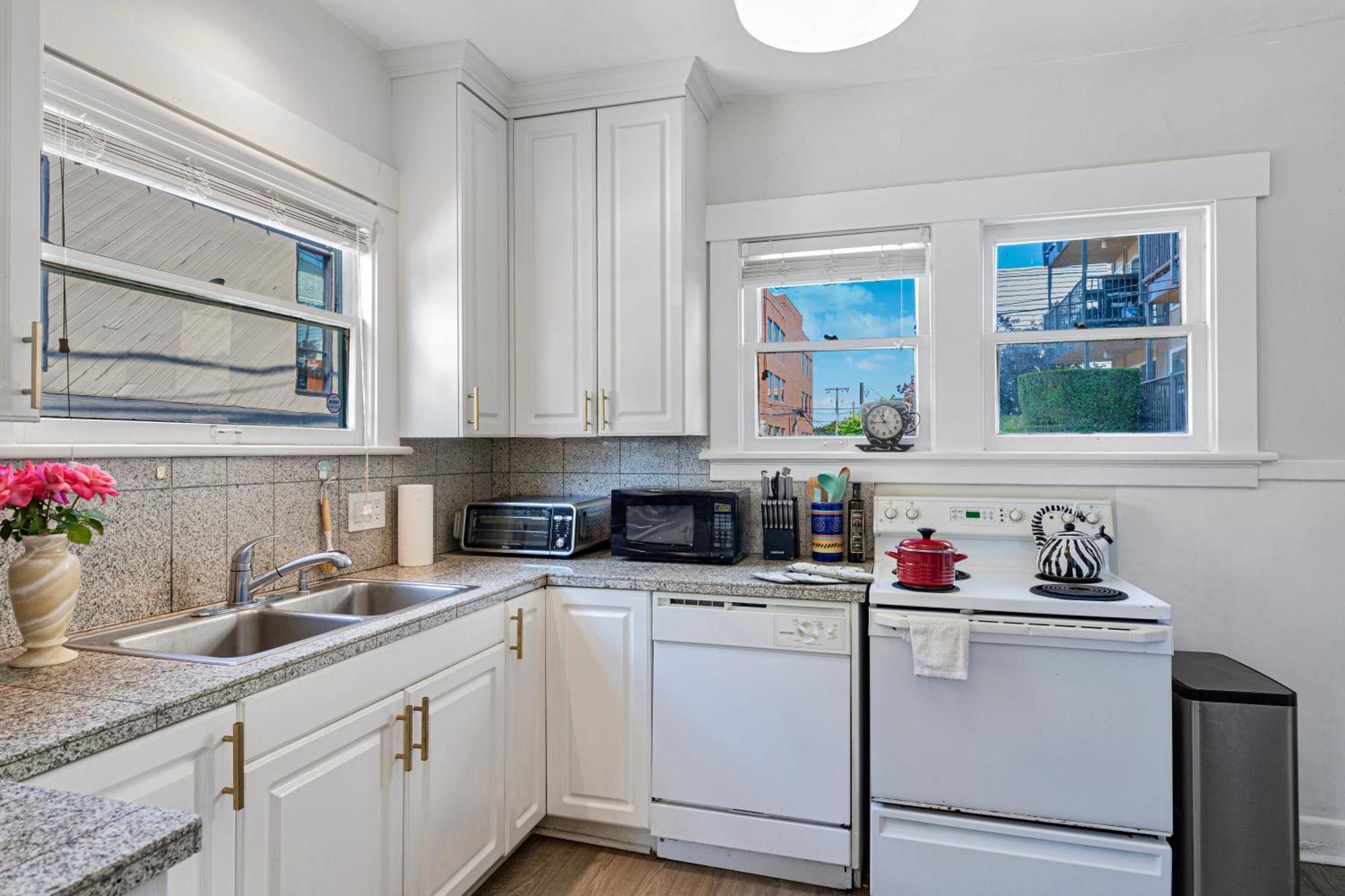 Vintage 3 Bedroom Home In Prime Eastlake Seattle With Private Parking Ngoại thất bức ảnh
